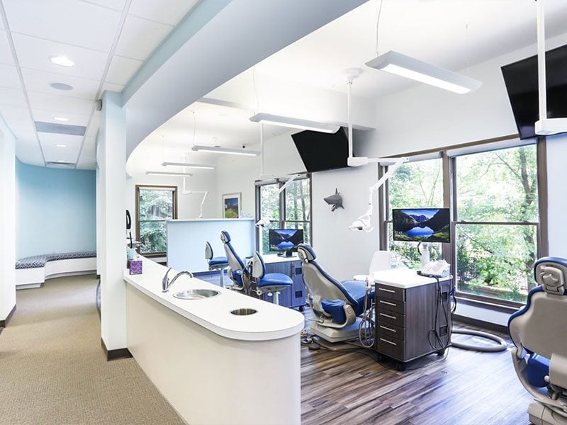 The clean and welcoming offices of Elite Smiles Chastain.